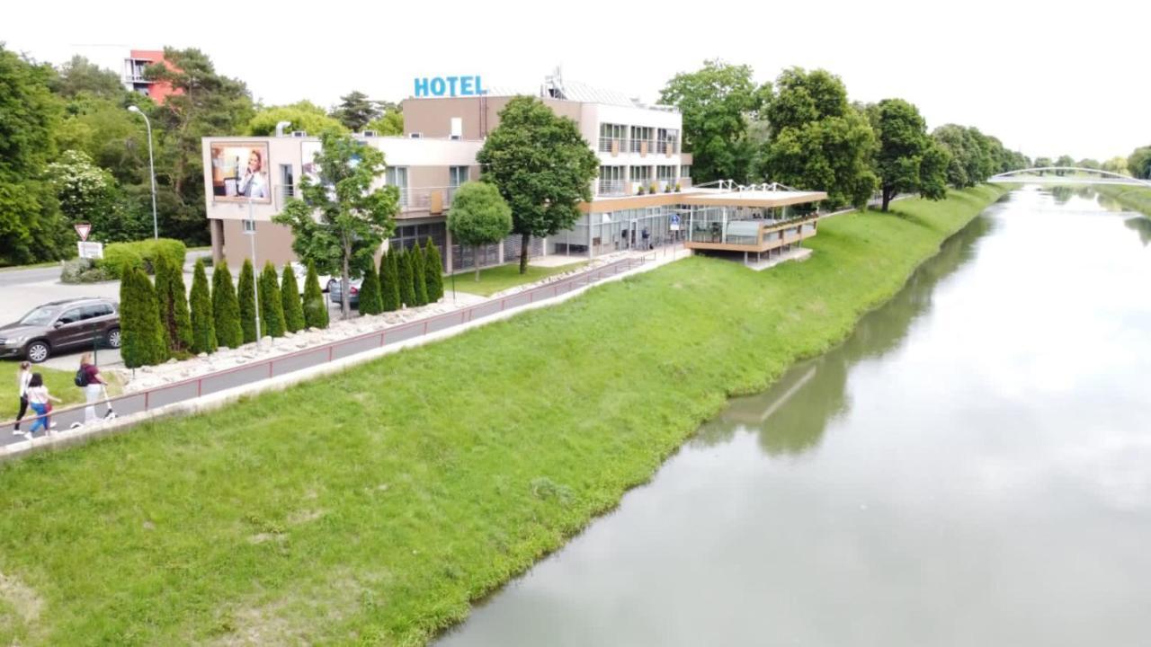 Hotel River Nitra Ngoại thất bức ảnh