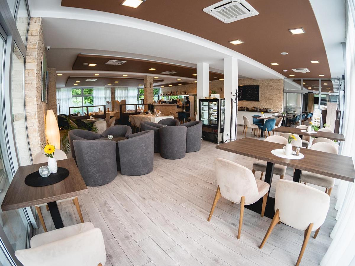 Hotel River Nitra Ngoại thất bức ảnh